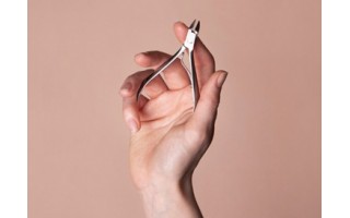 Pielęgnacja Paznokci 101: Najczęstsze Problemy z Paznokciami i Ich Rozwiązania